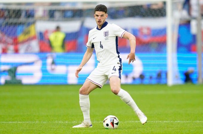 ANGLETERRE-SLOVAQUIE: L’INSULTE ÉTONNANTE DE DECLAN RICE ENVERS LE SÉLECTIONNEUR SLOVAQUE APRÈS UNE ALTERCATION